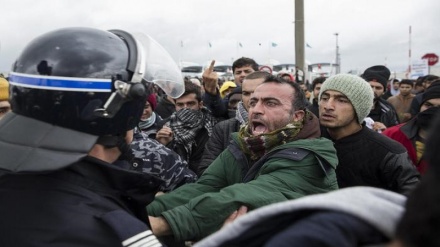 Migranti: polizia macedone spara lacrimogeni a Idomeni, decine di feriti 