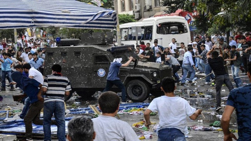 Diyarbakır'da PKK ile güvenlik güçleri arasında çatışmalar sürüyor 