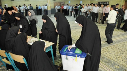 イラン議会選挙、新たに1500人の資格承認