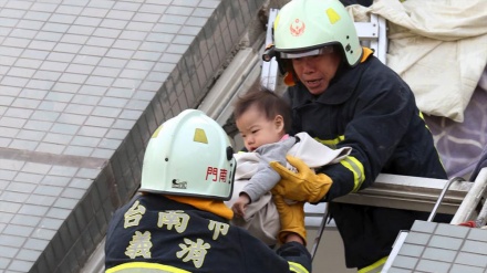 Terremoto a Taiwan, si cercano oltre 120 persone sotto le macerie