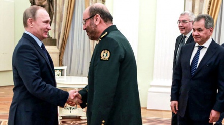 イラン国防相とロシア大統領が会談