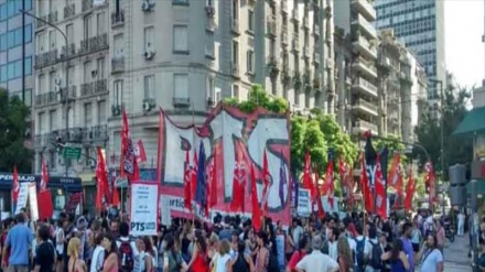 Argentinos vuelven a las calles contra despidos masivos de Macri