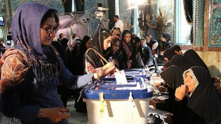 Kedudukan Dewan Kepemimpinan dalam UUD Iran 