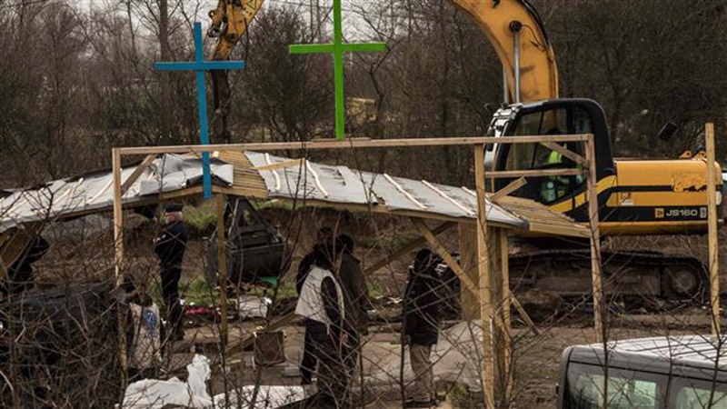 حمله نیروهای امنیتی فرانسه به اردوگاه مهاجران غیرقانونی