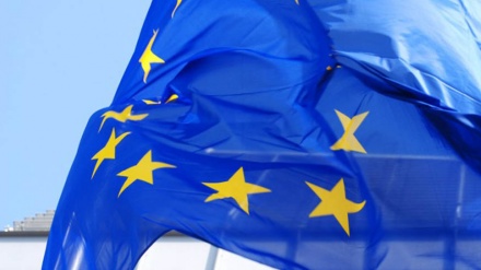 EU warns Poland of action against court reforms