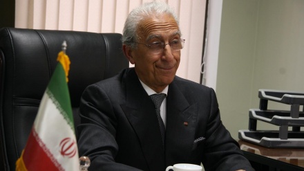 イラン人外科医が、キルギスで水頭症の治療研究プロジェクトを開始