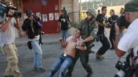 Palestina Occupata: esercito israeliano rapisce tre palestinesi e demolisce quattro pozzi