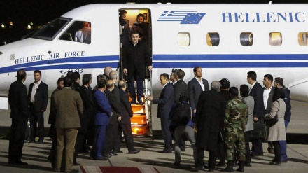 ギリシャの首相が、イラン中部イスファハーンに到着