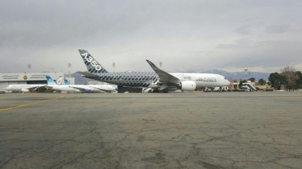 Airbus'un A350 XW50 modeli uçağı Tahran'a indi 