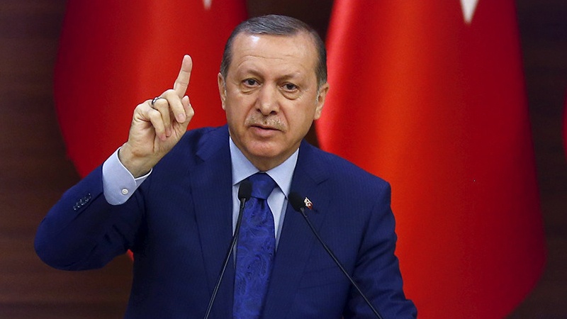 Erdoğan'dan tehdit: Vatandaşlıktan çıkarabiliriz