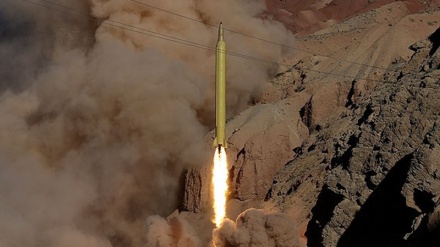 İran’da Füze Tatbikatı Sürüyor