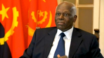 Rais wa zamani wa Angola, Dos Santos, kustaafu siasa kikamilifu