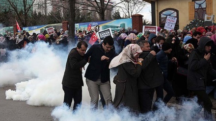 Protesta në Turqi kundër konfiskimit të gazetës Zaman nga qeveria