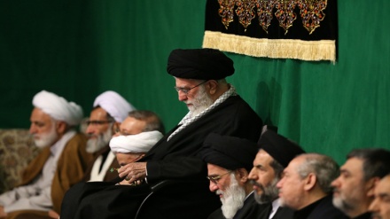 İslam inkılabı rehberinin huzurunda Hz. Fatıma -sa-nın şehadet yıldönümü merasiminin 5. gecesi düzenlendi