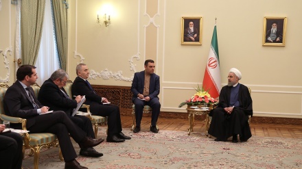 イラン大統領、「イランとルーマニアは経済的な協力を拡大すべき」