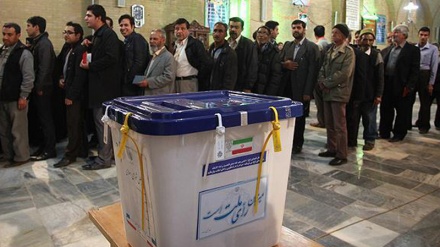 イラン議会選挙と専門家会議選挙に有権者の６２％が参加