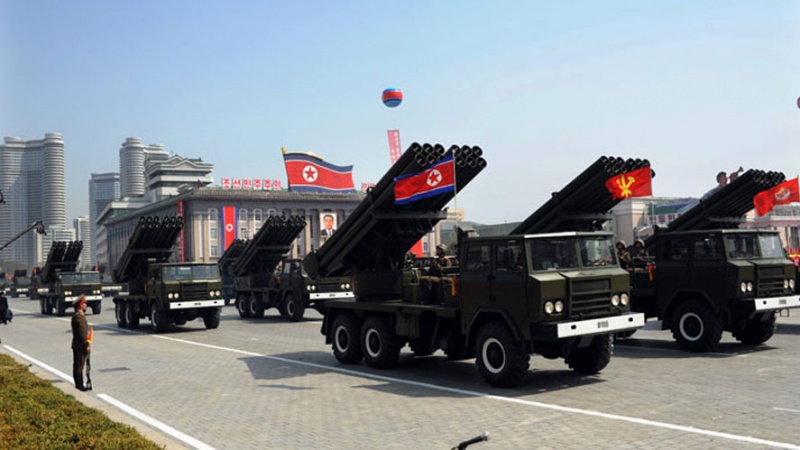 北朝鮮、新型の大口径多連装ロケット発射機を試験