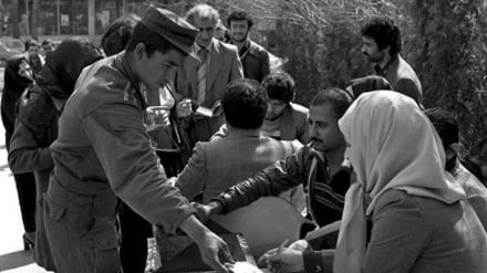 ファルヴァルディーン月12日、イラン国民が自分たちの将来決定に参加した記念日