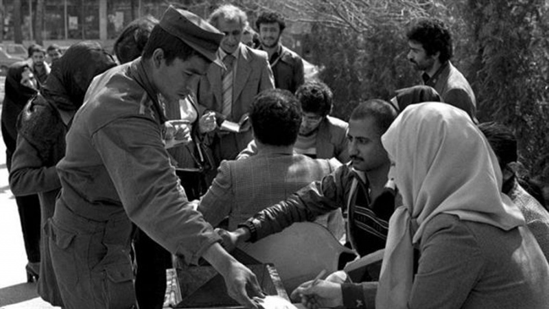 ファルヴァルディーン月12日、イラン国民が自分たちの将来決定に参加した記念日