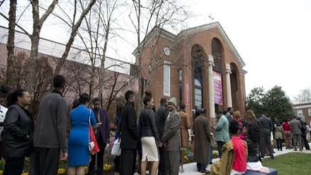 Obama y su familia asisten a misa de Pascua en Virginia