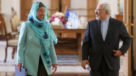 O ministro dos Negócios Estrangeiros do Irã se reúne com Federica Mogherini da União Europeia