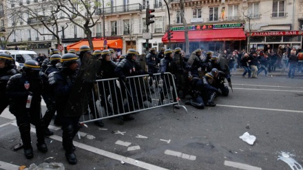Policía arresta a 130 personas en París en jornada de manifestaciones