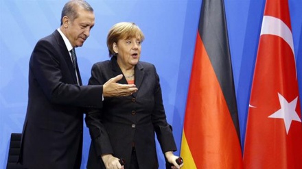Primo incontro Merkel-Erdogan post-golpe