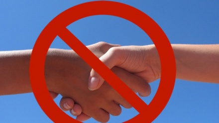 महिला टीचर से हाथ नहीं मिलाया तो नागरिकता भी नहीं