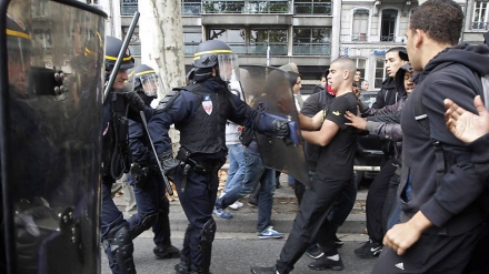 Violência contra os manifestantes frenceses que exigiam os seus dignos diretos laborais.