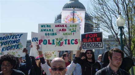 米・ワシントンで、政治的な腐敗に抗議するデモが実施