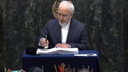 イラン外相、気候変動国際会議の取決めに調印