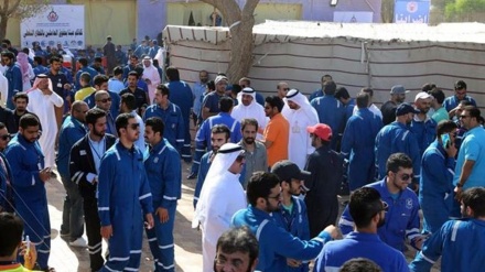 Kuwaiti oil workers begin strike over pay cut, privatization