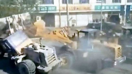 Badala ya magari haya kufanya kazi za ujenzi, yalianza vita vya kufa na kupona