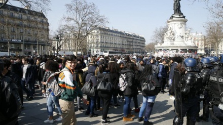 Manifestantes vuelven a ocupar la Plaza de la República de París