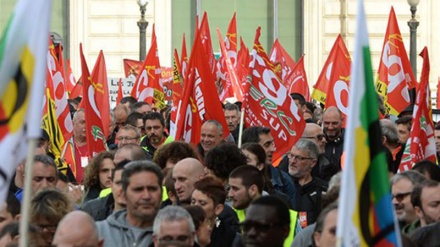 Francia, in migliaia contro riforme Macron 