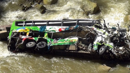 Queda de ônibus em rio deixa 23 mortos e 34 feridos no sul do Peru