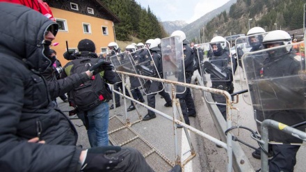 Austria: disordini dopo marcia anti-immigrazione