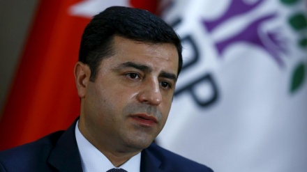 Demirtaş'tan dokunulmazlık yasasının kaldırılmasına tepki 