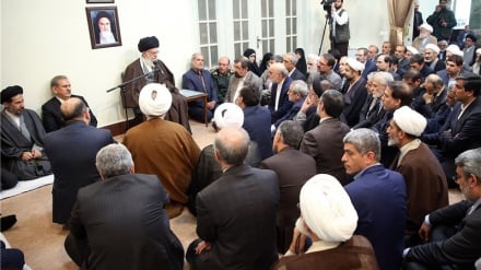 最高指導者の体制責任者との会談