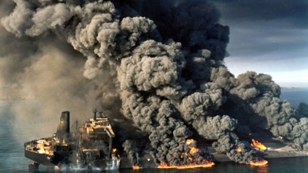 墨西哥油轮起火     