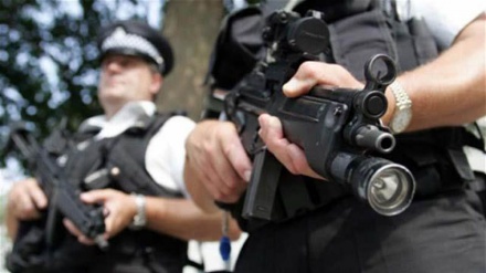 黒人を殺した罪で告訴された米警察官に、階段での労役刑