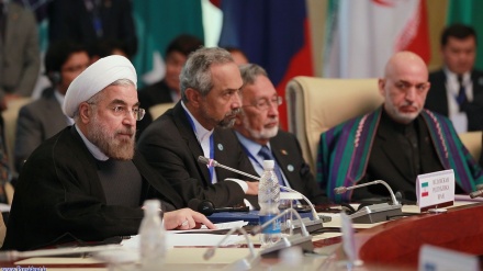 Rais Rouhani ahutubia kikao cha viongozi wa OIC