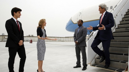 Քերրին 1945 թվականից ի վեր Հիրոսիմա ժամանած առաջին ամերիկացի բարձրաստիճան պաշտոնյան է