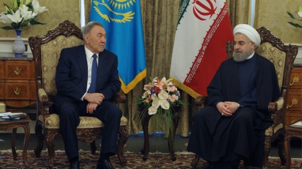 イラン大統領、イランとカザフスタンの協力拡大を強調