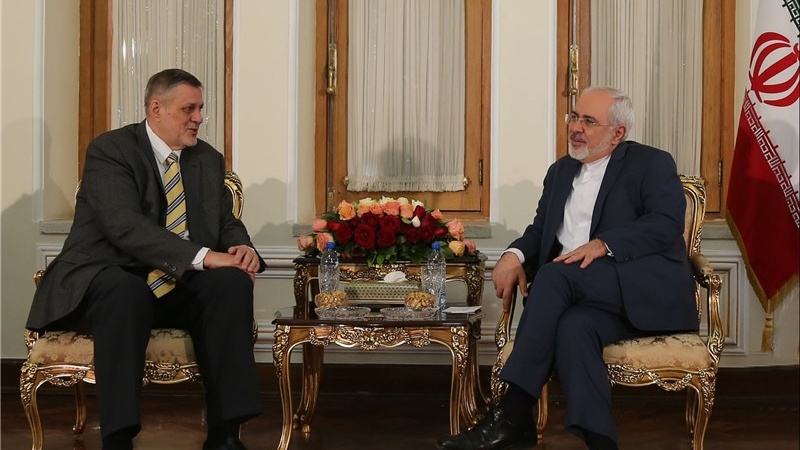 国連イラク問題担当特使とイラン外相が、イラク問題で会談