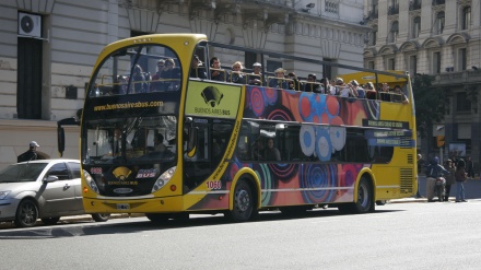 Argentinos fazem longas filas para ter direito à tarifa social de transporte