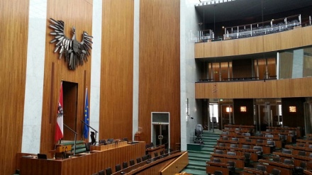 אוסטריה: הפרלמנט מהקשיח קליטת פליטים