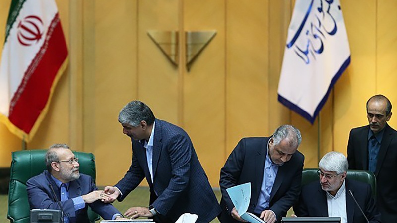 Prva otvorena sjednica iranskog parlamenta u 1395. solarnoj godini