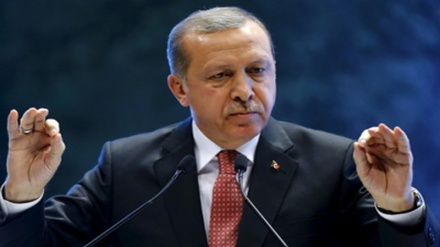 Migranti, Erdogan minaccia la UE: liberalizzazione dei visti o blocco dell’accordo