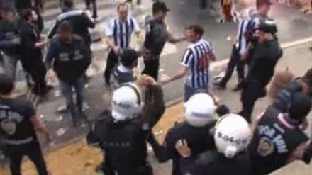 Beşiktaş'ta maç öncesi taraftarlara polis müdahalesi